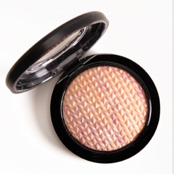 PERFECT TOPPING MAC MIneralized Skinfinish - Picture 9 of 15